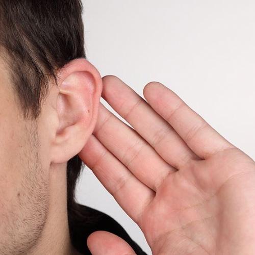 Гудит в левом ухе. Продуло уши плохо слышу. Что делать если уши стали плохо слышать. Продуло ухо какие симптомы.